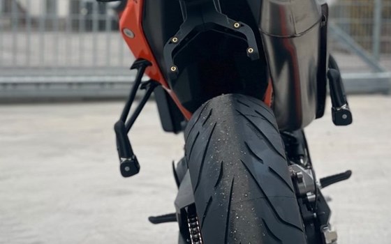 Neufahrzeug KTM 890 Duke GP - Bild 10