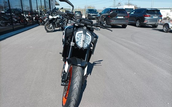 Neufahrzeug KTM 890 Duke GP - Bild 4
