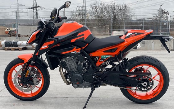 Neufahrzeug KTM 890 Duke GP - Bild 8