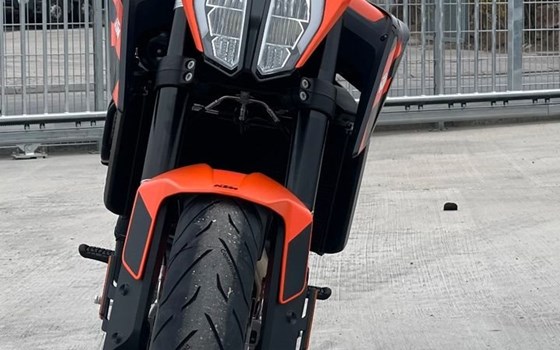 Neufahrzeug KTM 890 Duke GP - Bild 9