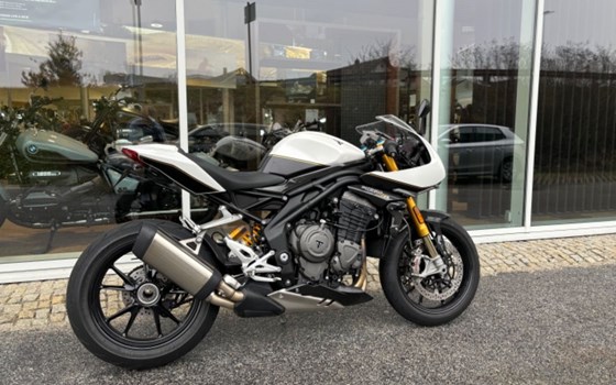 Gebrauchtmotorrad Triumph Speed Triple 1200 RR - Bild 4