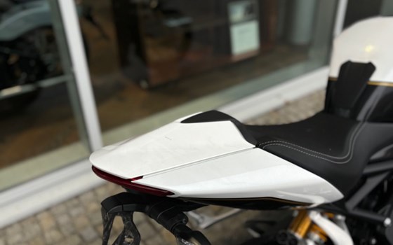 Gebrauchtmotorrad Triumph Speed Triple 1200 RR - Bild 7