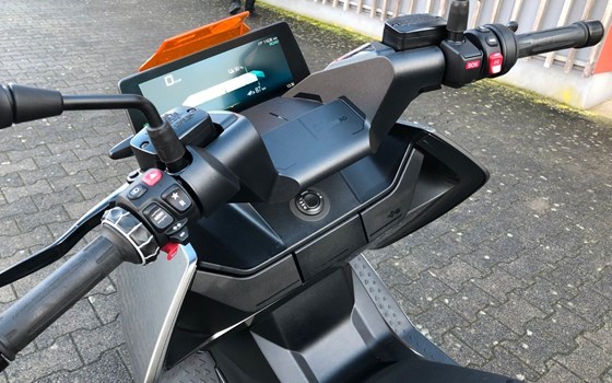 Gebrauchtmotorrad BMW CE 04 - Bild 7