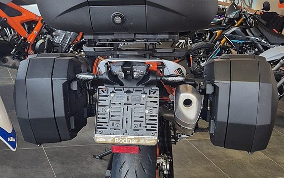 Gebrauchtmotorrad KTM 890 SMT - Bild 4