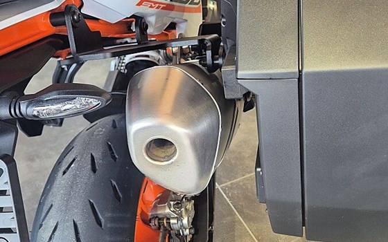 Gebrauchtmotorrad KTM 890 SMT - Bild 5