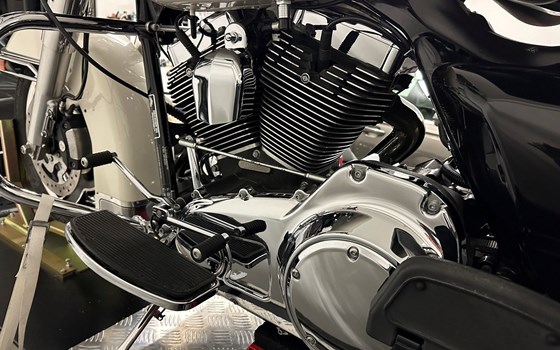 Gebrauchtmotorrad Harley-Davidson Road King Police FLHP - Bild 11