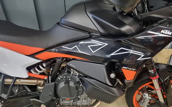 Gebrauchtmotorrad KTM 890 SMT - Bild 4