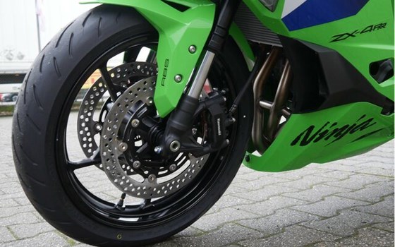 Neufahrzeug Kawasaki Ninja ZX-4RR - Bild 10