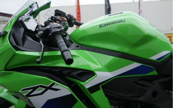 Neufahrzeug Kawasaki Ninja ZX-4RR - Bild 11