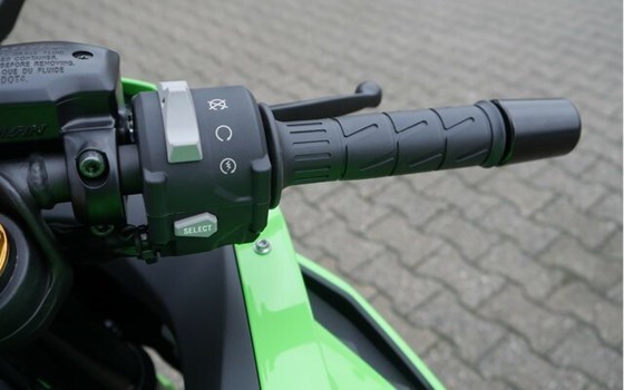 Neufahrzeug Kawasaki Ninja ZX-4RR - Bild 16