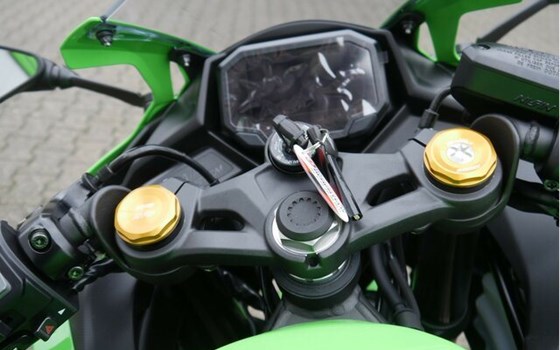 Neufahrzeug Kawasaki Ninja ZX-4RR - Bild 17