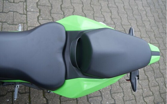 Neufahrzeug Kawasaki Ninja ZX-4RR - Bild 19