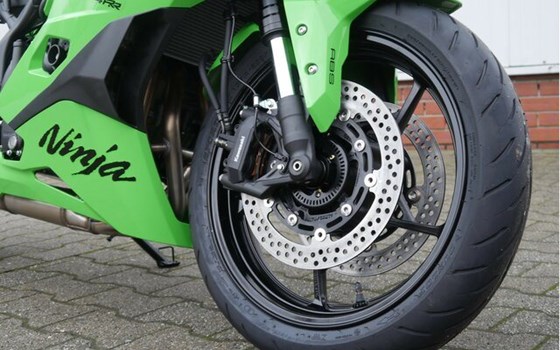 Neufahrzeug Kawasaki Ninja ZX-4RR - Bild 4