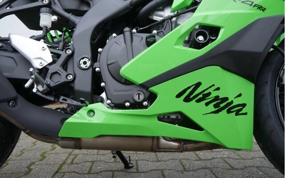 Neufahrzeug Kawasaki Ninja ZX-4RR - Bild 6
