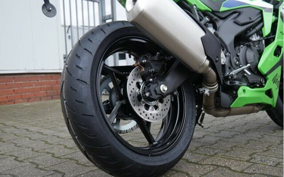Neufahrzeug Kawasaki Ninja ZX-4RR - Bild 7
