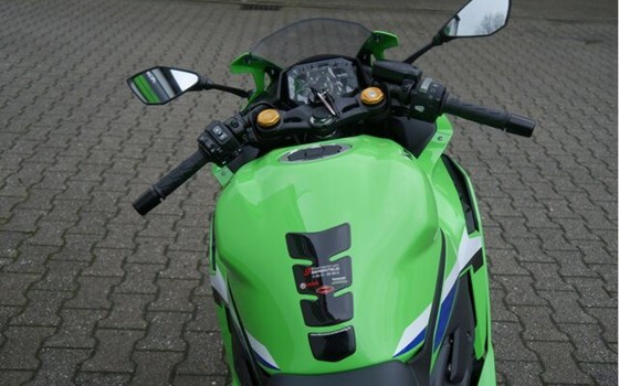Neufahrzeug Kawasaki Ninja ZX-4RR - Bild 9