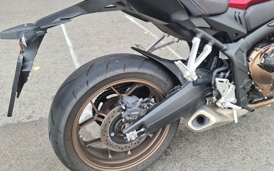 Gebrauchtmotorrad Honda CB650R E-Clutch - Bild 3