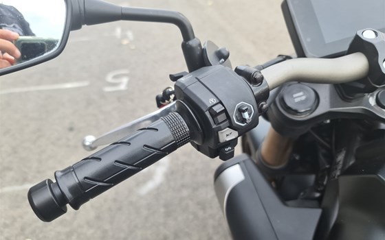 Gebrauchtmotorrad Honda CB650R E-Clutch - Bild 7