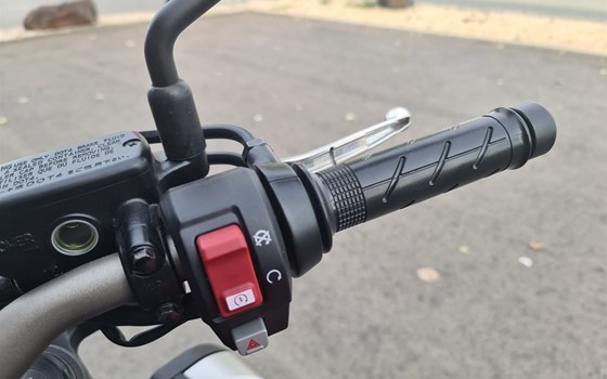 Gebrauchtmotorrad Honda CB650R E-Clutch - Bild 8