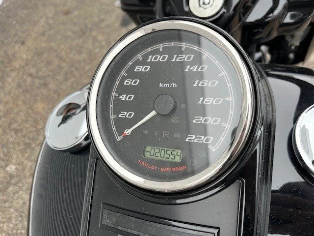 Harley-Davidson Touring Road King Special FLHRXS (Vivid Black) - Bild 12