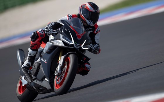 Neufahrzeug Aprilia RSV4 1100 - Bild 10