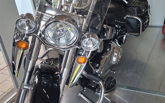 Gebrauchtmotorrad Harley-Davidson Softail Heritage Classic FLSTC - Bild 2