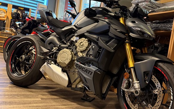 Gebrauchtmotorrad Ducati Streetfighter V4 S - Bild 1
