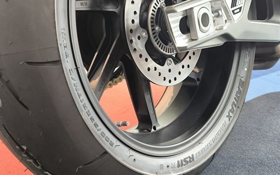 Gebrauchtmotorrad BMW M 1000 RR - Bild 6