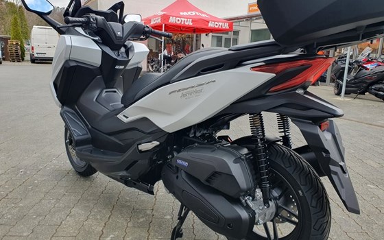 Gebrauchtmotorrad Honda Forza 125 - Bild 10