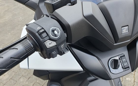 Gebrauchtmotorrad Honda Forza 125 - Bild 17