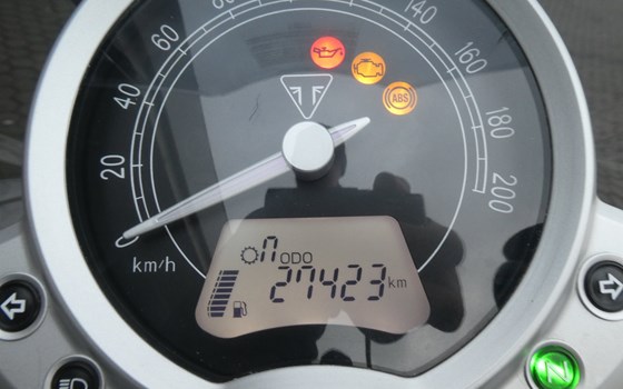 Gebrauchtmotorrad Triumph Street Twin - Bild 12