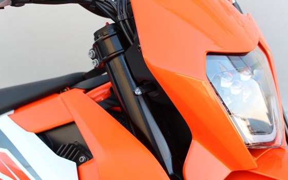 Gebrauchtmotorrad KTM 690 SMC R - Bild 12