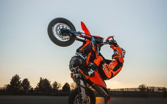 Neufahrzeug KTM 690 SMC R - Bild 10