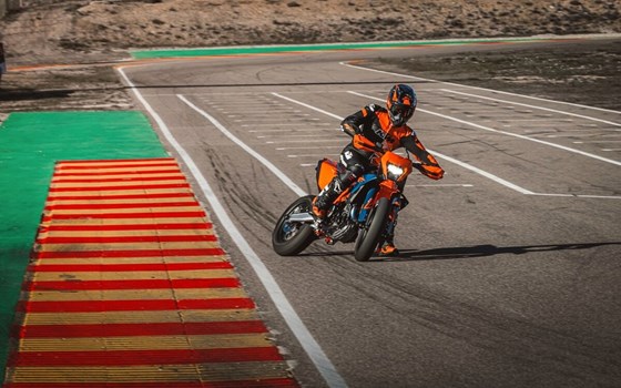 Neufahrzeug KTM 690 SMC - Bild 7