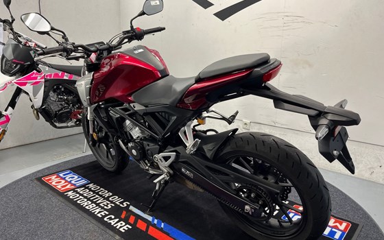 Gebrauchtmotorrad Honda CB125R - Bild 4