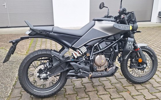 Gebrauchtmotorrad Husqvarna Svartpilen 401 - Bild 3