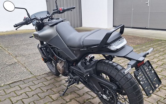 Gebrauchtmotorrad Husqvarna Svartpilen 401 - Bild 4