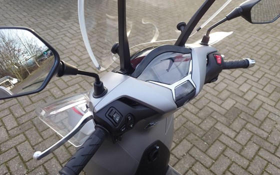 Gebrauchtmotorrad Honda SH350i - Bild 11