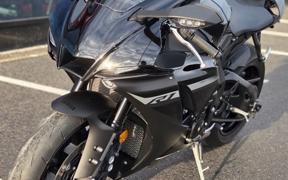 Gebrauchtmotorrad Yamaha R1 - Bild 1