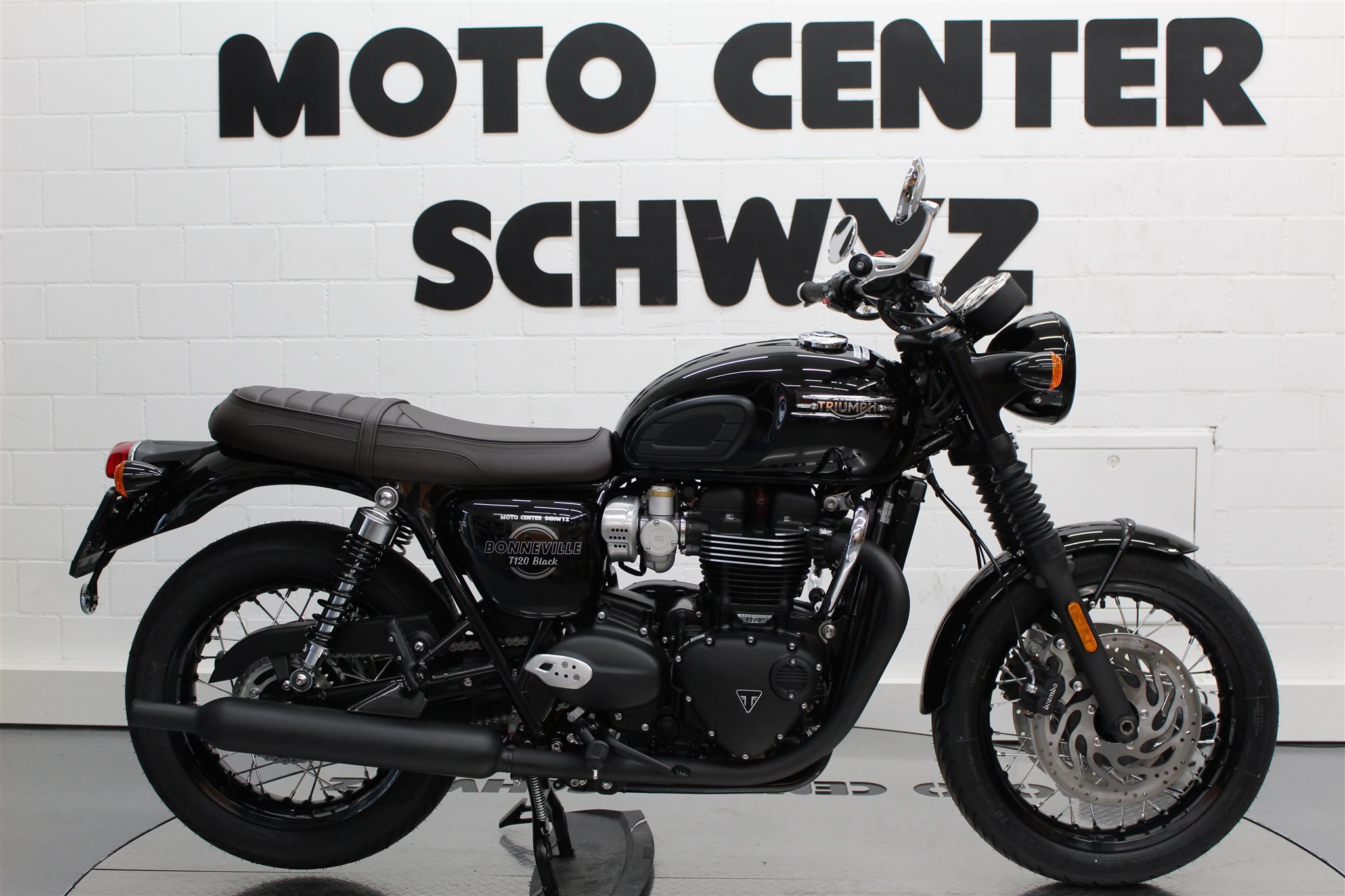 Triumph Bonneville T120 Black 