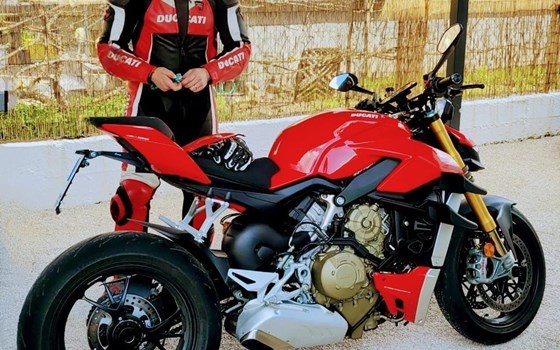 Gebrauchtmotorrad Ducati Streetfighter V4 S - Bild 1