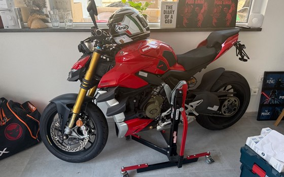 Gebrauchtmotorrad Ducati Streetfighter V4 S - Bild 2