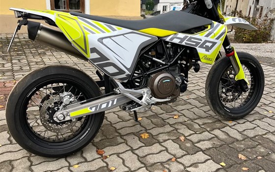 Gebrauchtmotorrad Husqvarna 701 Supermoto - Bild 3