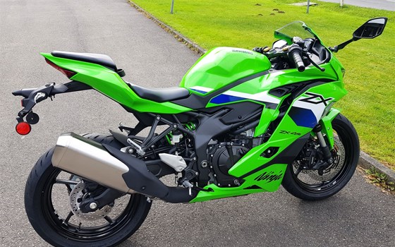 Neufahrzeug Kawasaki Ninja ZX-4RR - Bild 10