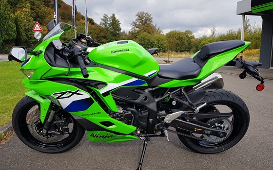 Neufahrzeug Kawasaki Ninja ZX-4RR - Bild 3