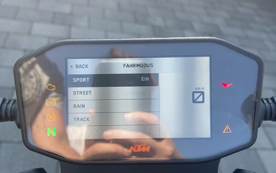Gebrauchtmotorrad KTM 890 Duke R - Bild 5