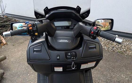 Gebrauchtmotorrad Suzuki Burgman 650 Executive - Bild 10
