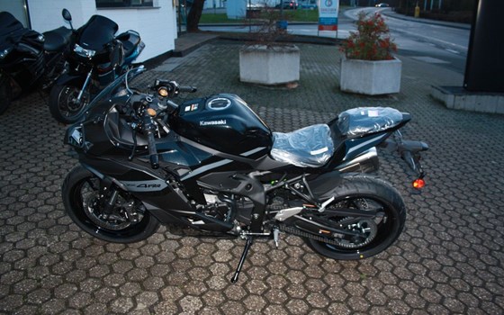 Neufahrzeug Kawasaki Ninja ZX-4RR - Bild 2