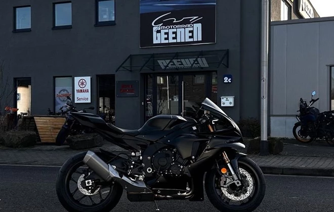 Yamaha R1 RACE
