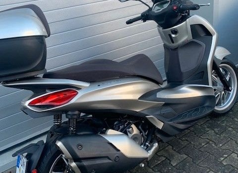 Gebrauchtmotorrad Piaggio Beverly 400 - Bild 3